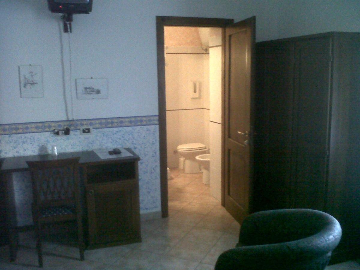 בולסנה Hotel Eden Sul Lago מראה חיצוני תמונה