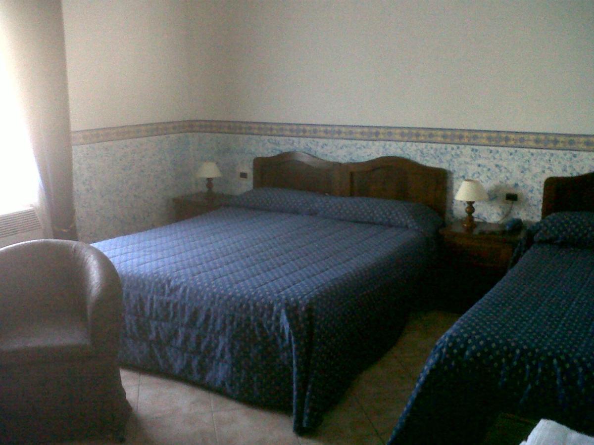 בולסנה Hotel Eden Sul Lago מראה חיצוני תמונה