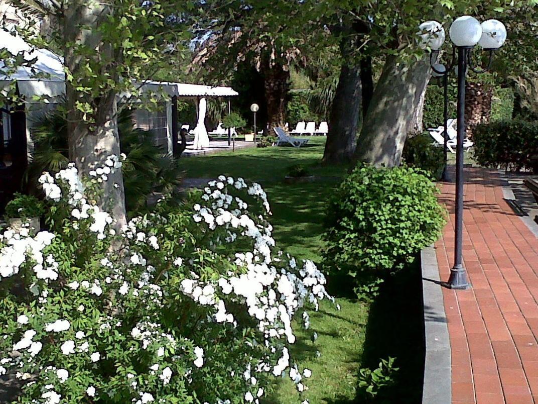 בולסנה Hotel Eden Sul Lago מראה חיצוני תמונה