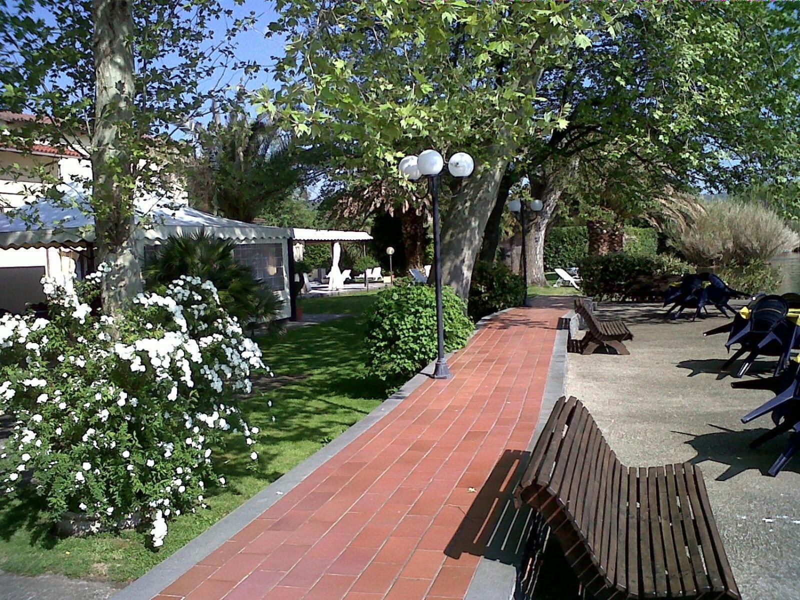 בולסנה Hotel Eden Sul Lago מראה חיצוני תמונה