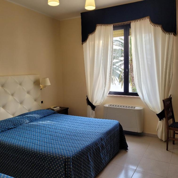 בולסנה Hotel Eden Sul Lago מראה חיצוני תמונה