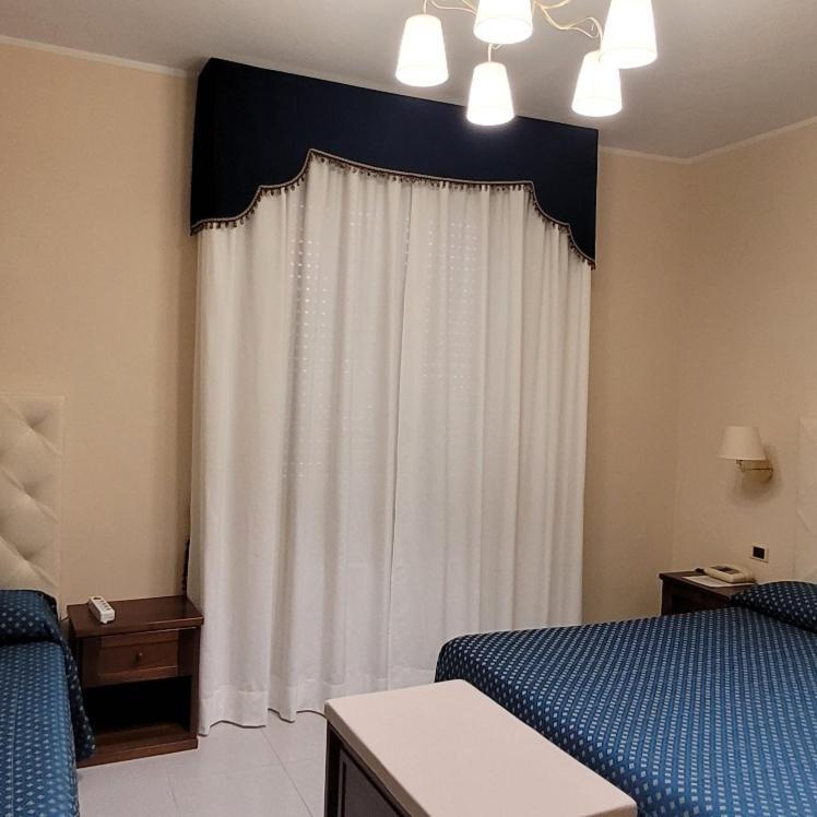 בולסנה Hotel Eden Sul Lago מראה חיצוני תמונה