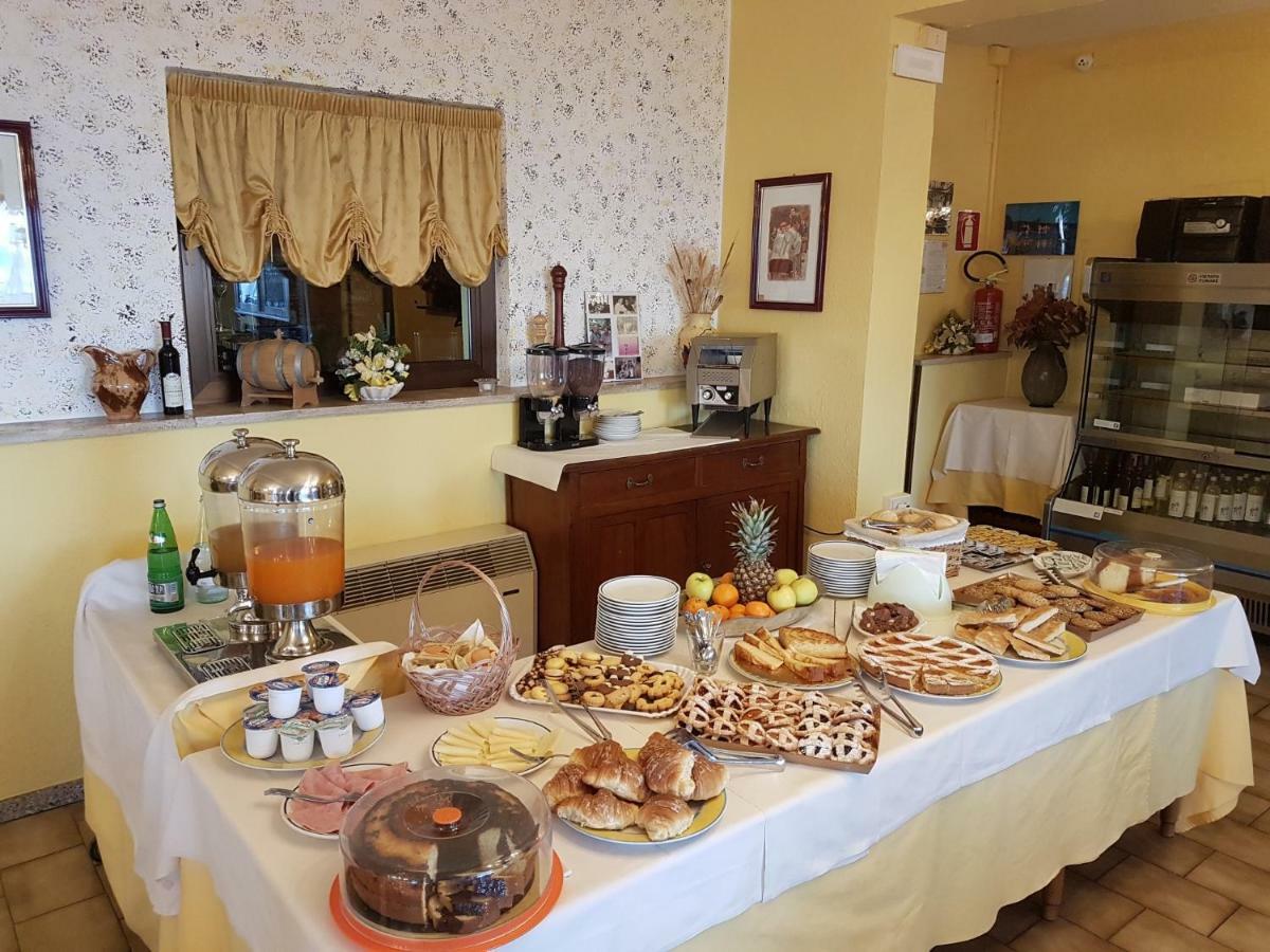 בולסנה Hotel Eden Sul Lago מראה חיצוני תמונה