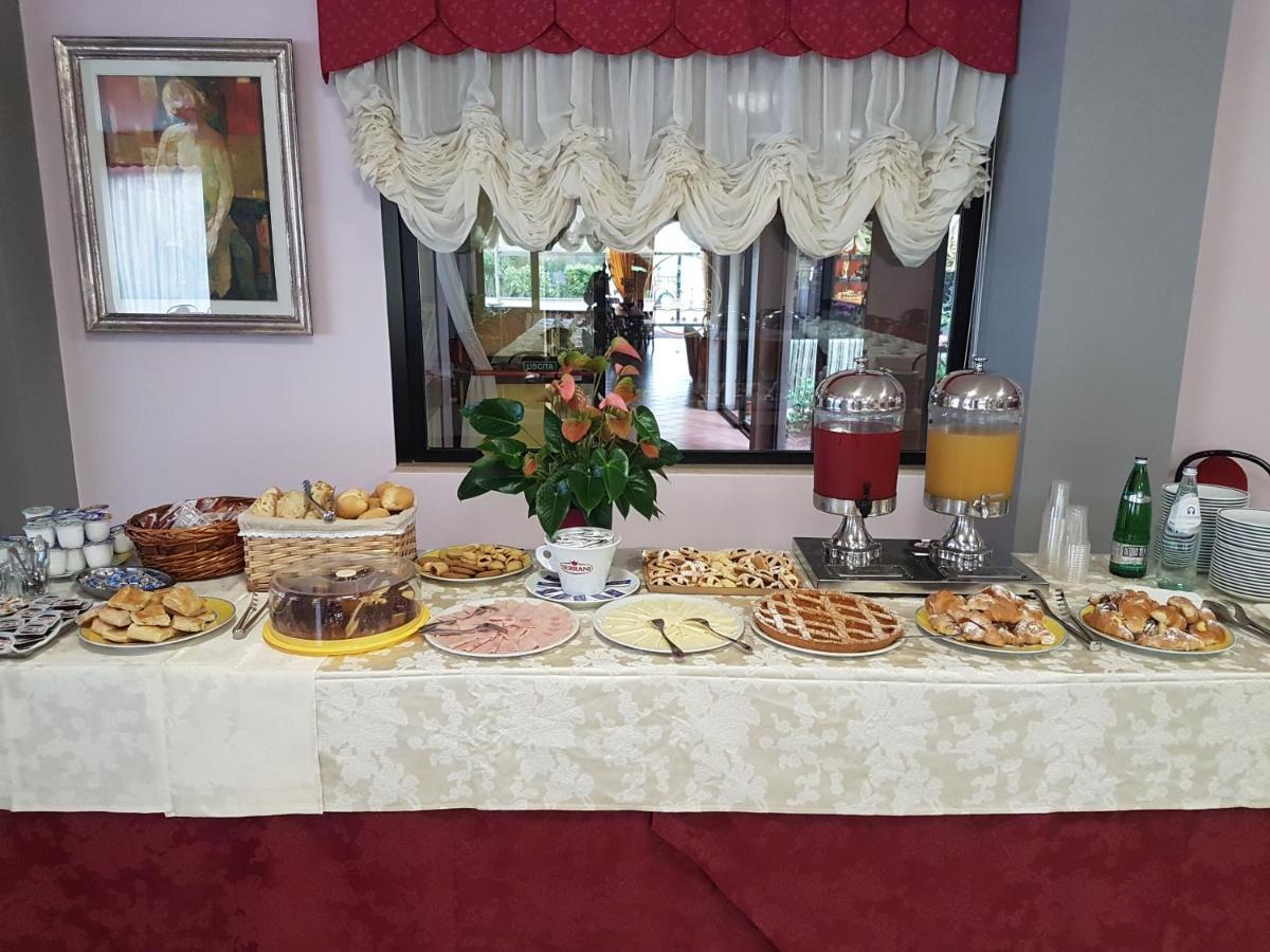 בולסנה Hotel Eden Sul Lago מראה חיצוני תמונה